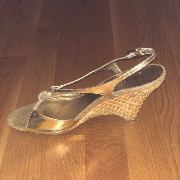 Prada gold wedge basket weave heel sandal 38 1/2 - Picture 3 of 4